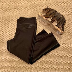 Nike crop leggings💚